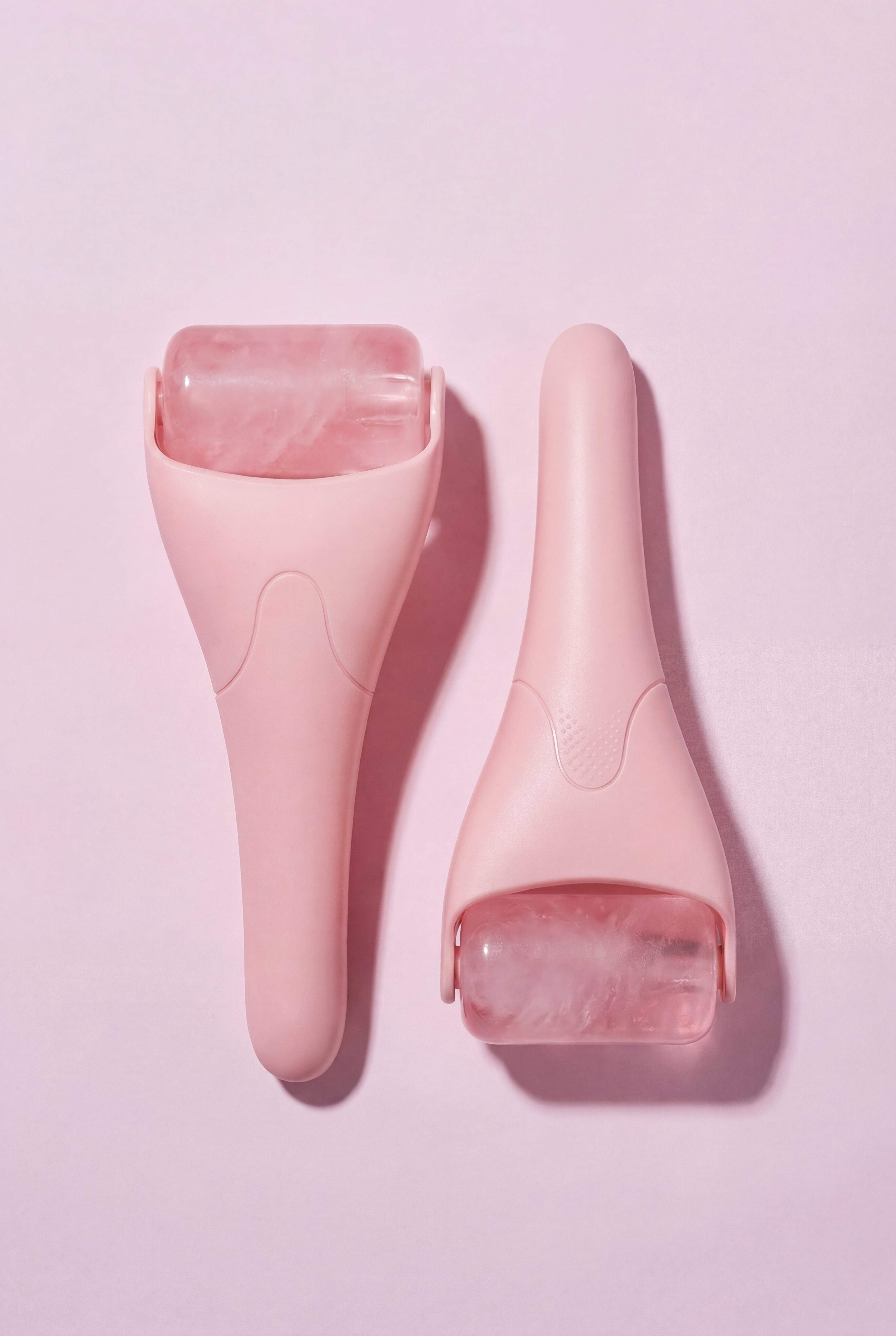 Ice Face Roller – Cooling Facial Massager for Depuffing & Lifting